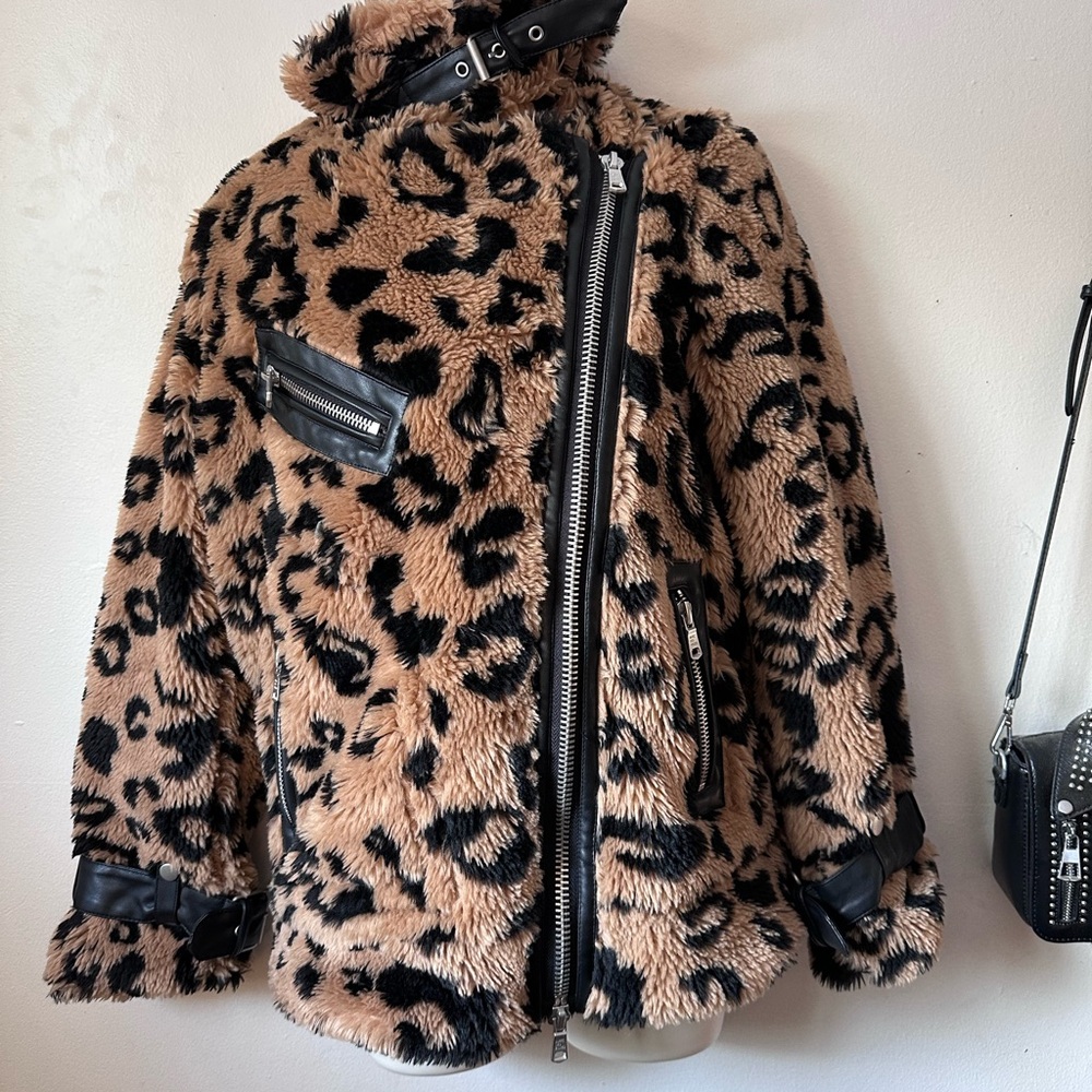 Faux Fur Teddy Biker Jacket

Avec Les Filles - Picture 10 of 16